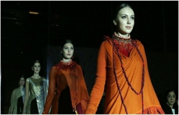 Famous Indian designer holds fashion show in Istanbul